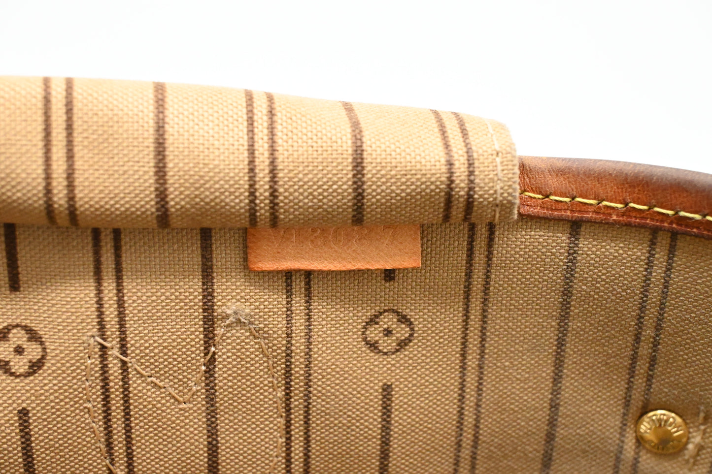 Louis Vuitton Neverfull MM in Monogram Canvas