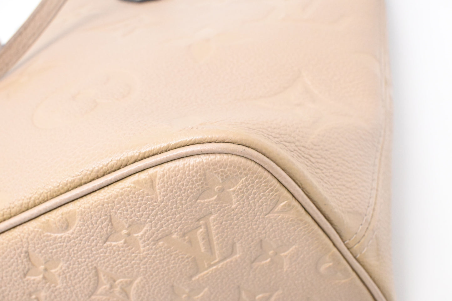 Louis Vuitton Neverfull MM in Turtledove Empreinte Leather