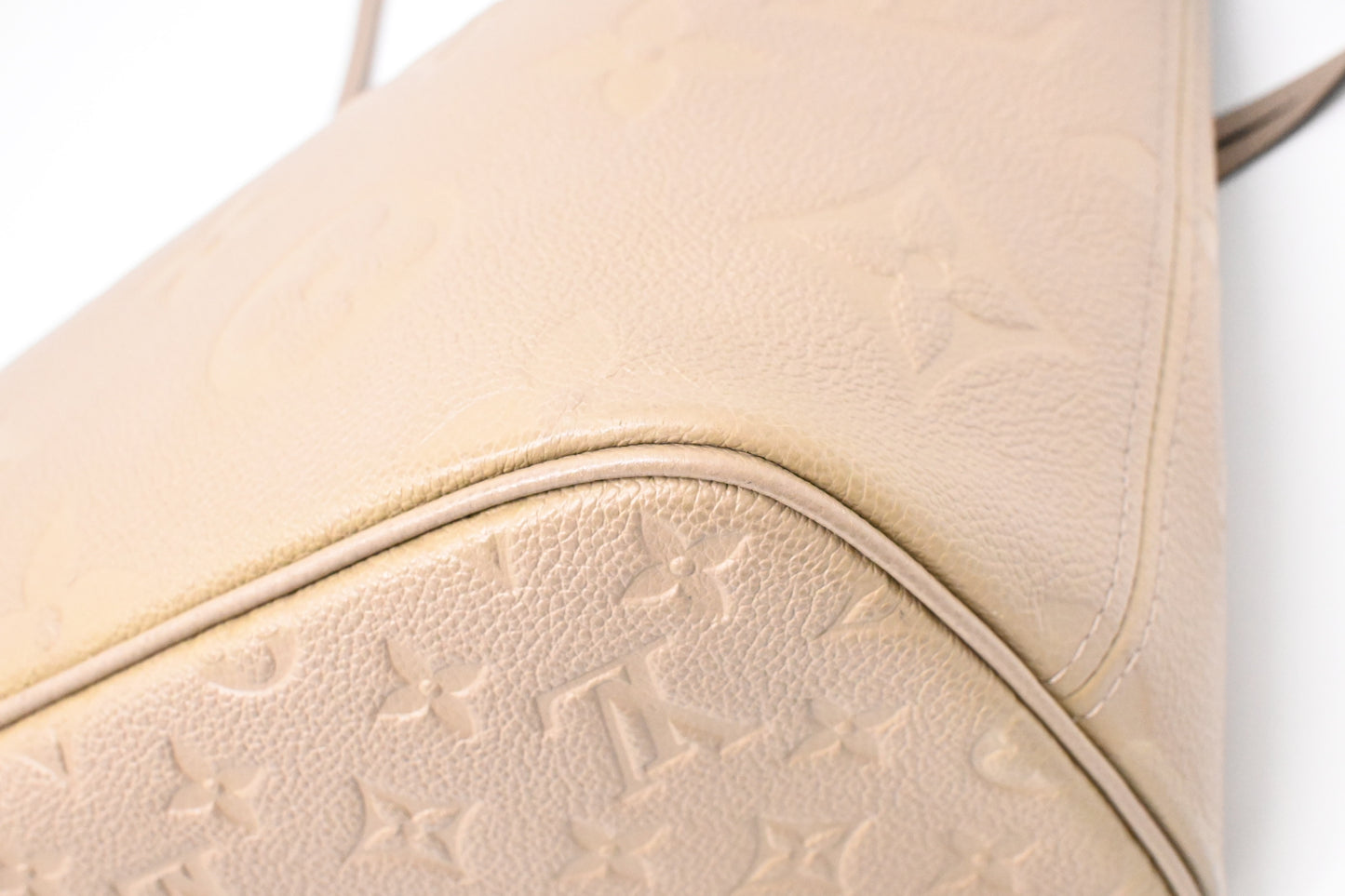 Louis Vuitton Neverfull MM in Turtledove Empreinte Leather