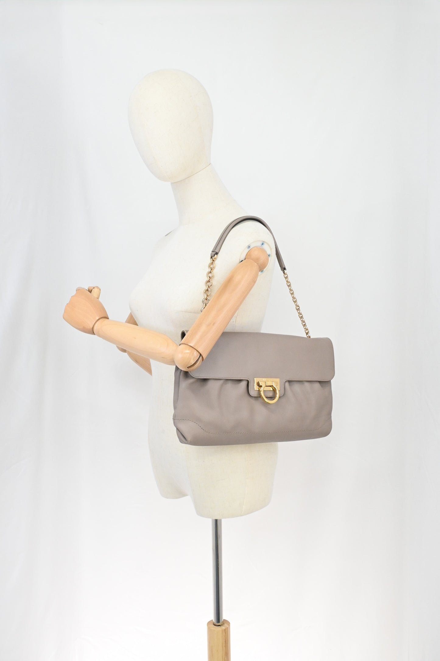 Ferragamo Shoulder in Greige Leather