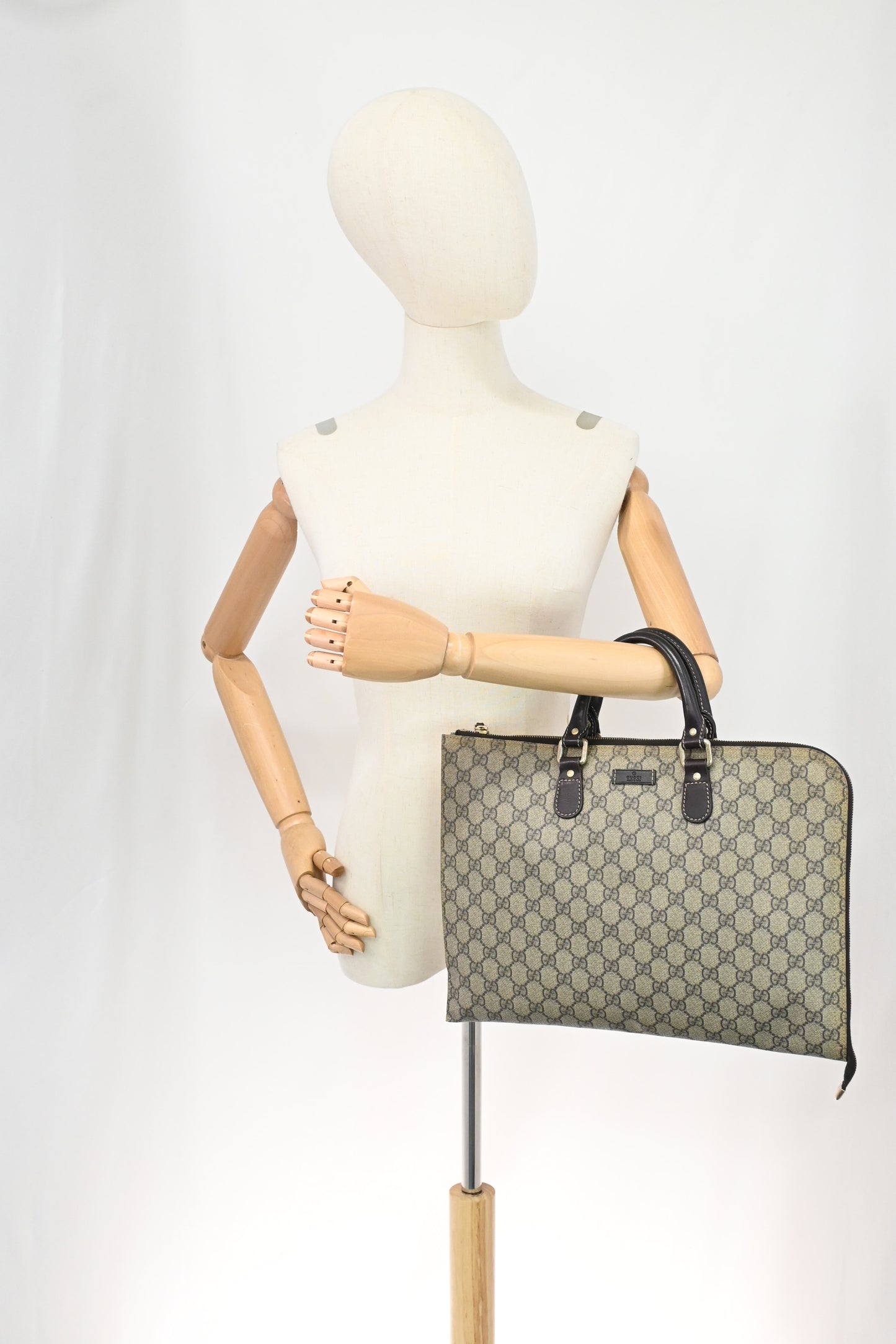 Gucci Business Bag in GG Supreme Canvas