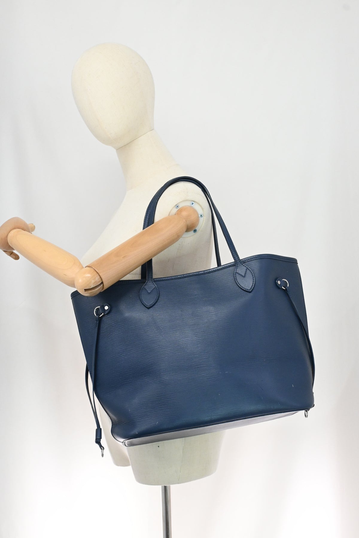 Louis Vuitton Neverfull MM in Blue Epi Leather