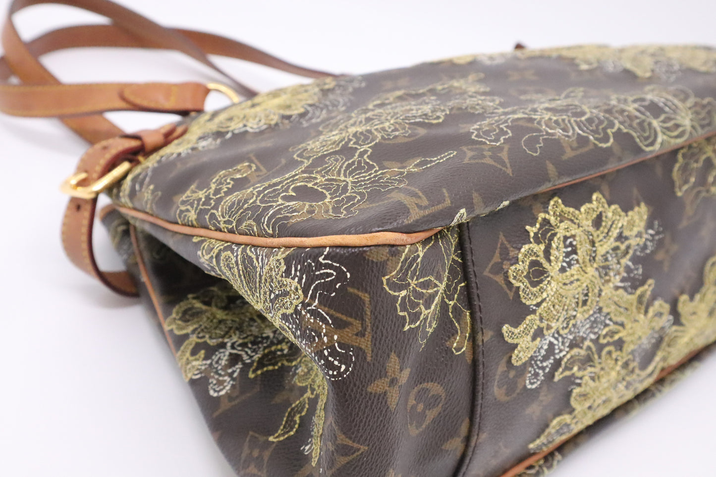 Louis Vuitton Batignolles Horizontal in Dentelle Monogram Canvas