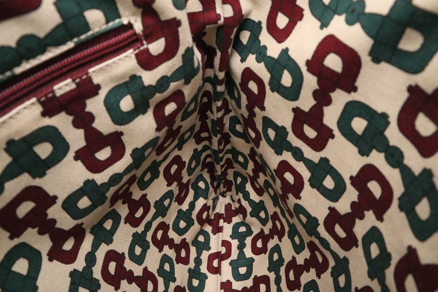 Gucci Crossbody in White Guccissima Leather