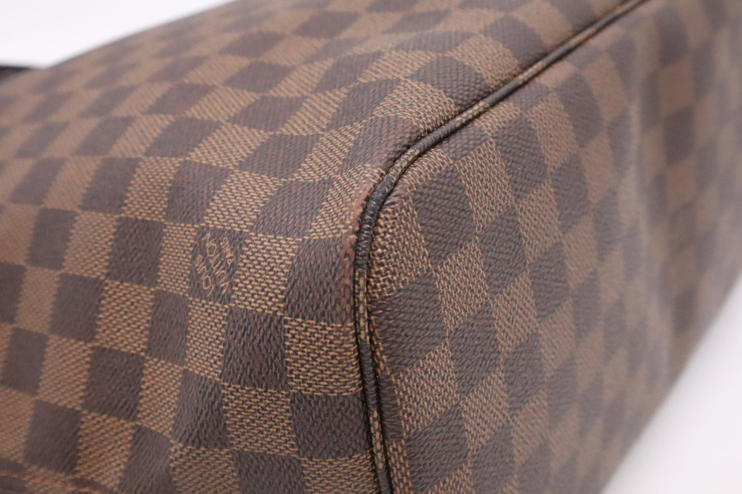 Louis Vuitton Neverfull MM in Damier Ebene Canvas