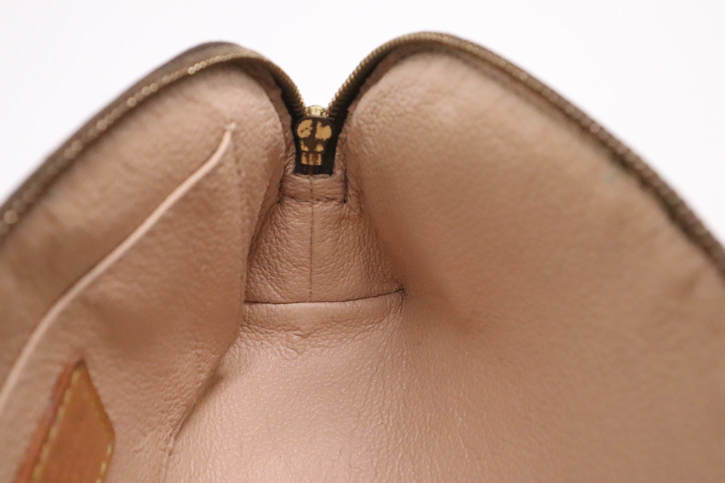 Louis Vuitton Pochette Cosmetics PM in Monogram Canvas