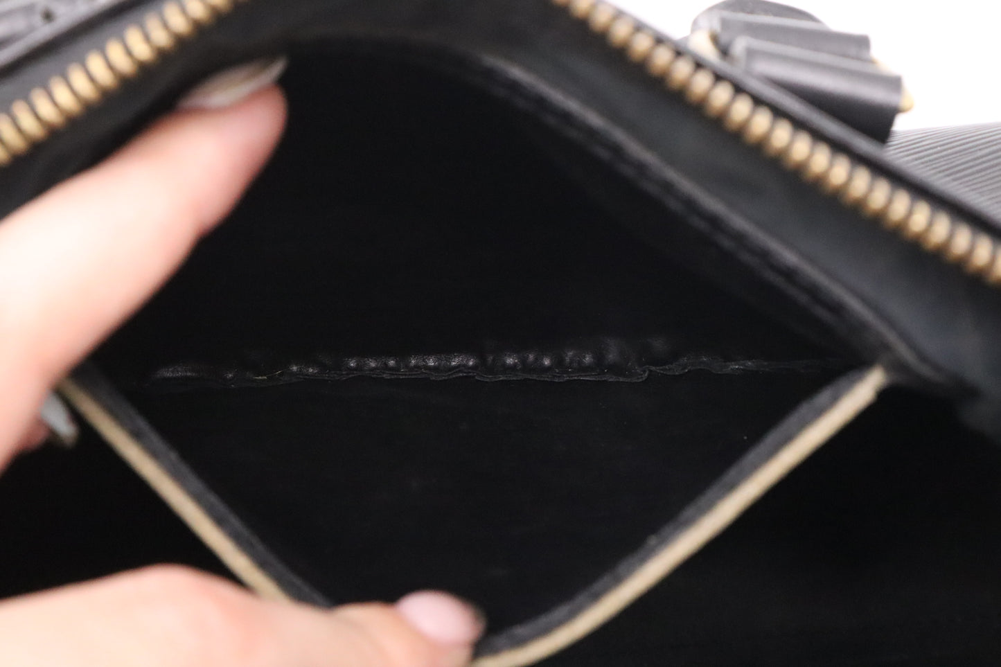 Louis Vuitton Speedy 25 in Black Epi Leather