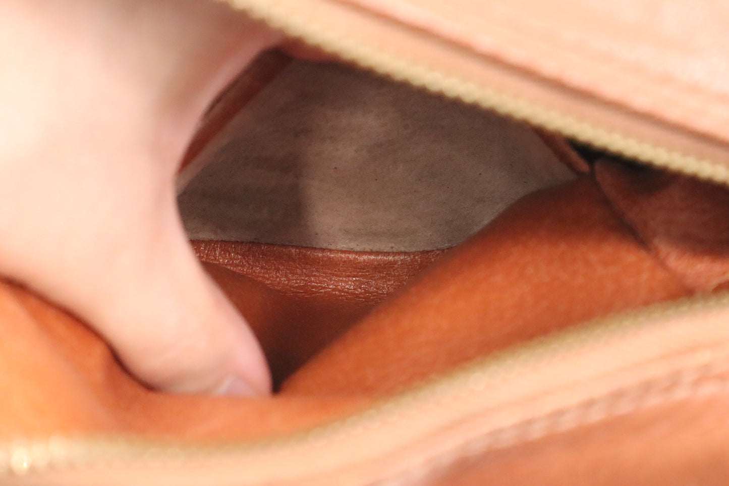 Louis Vuitton Sac Bandouliere in Monogram Canvas