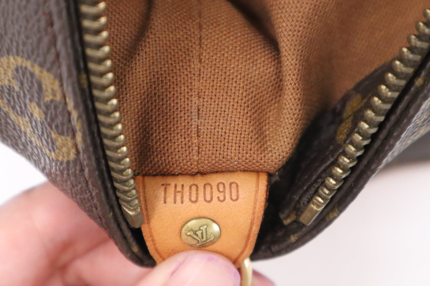 Louis Vuitton Cabas Mezzo in Monogram Canvas