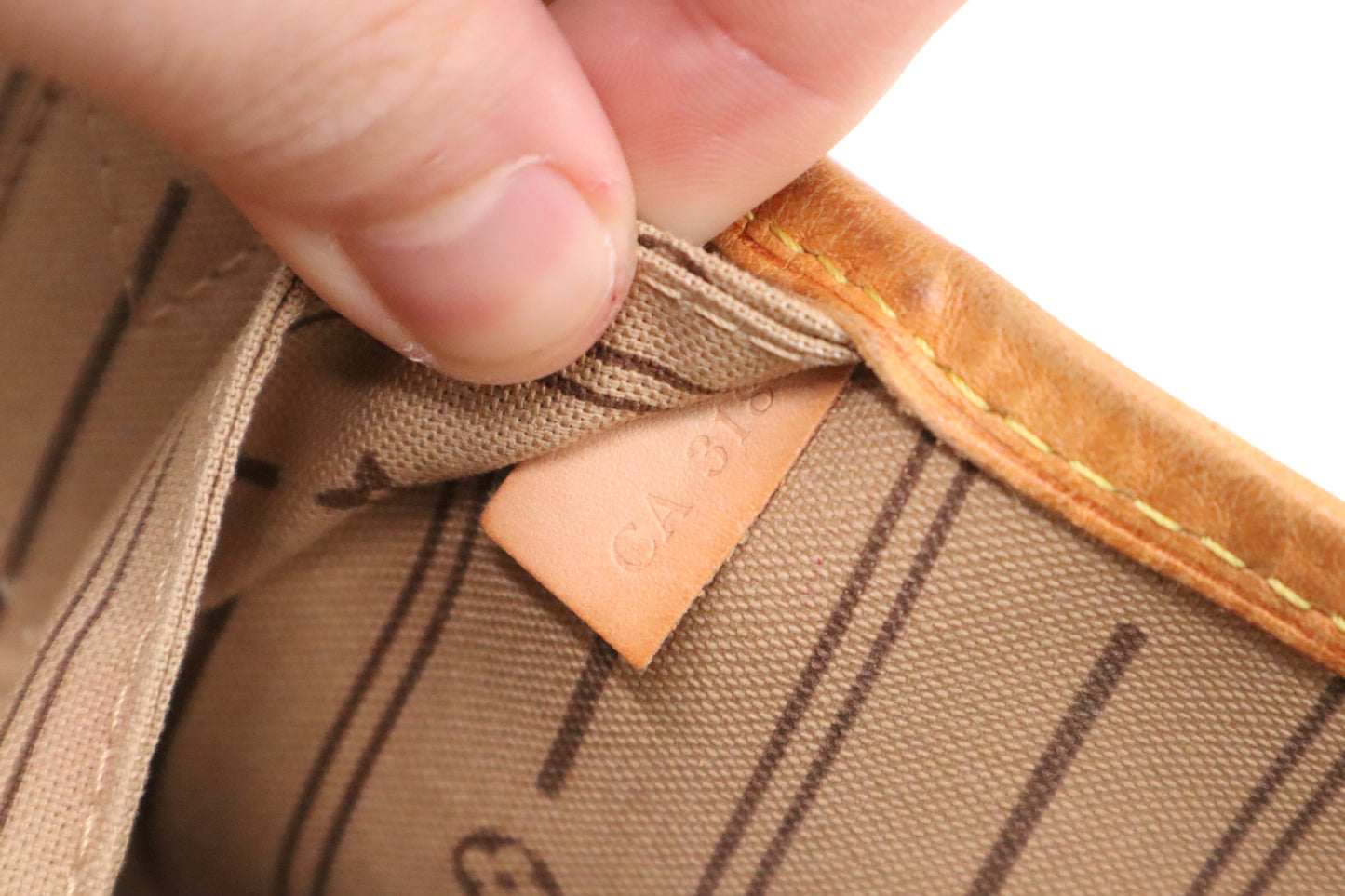 Louis Vuitton Neverfull MM in Monogram Canvas