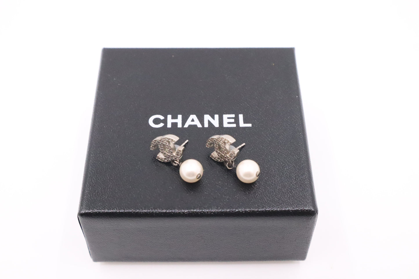 Chanel Earrings CC with Pearl