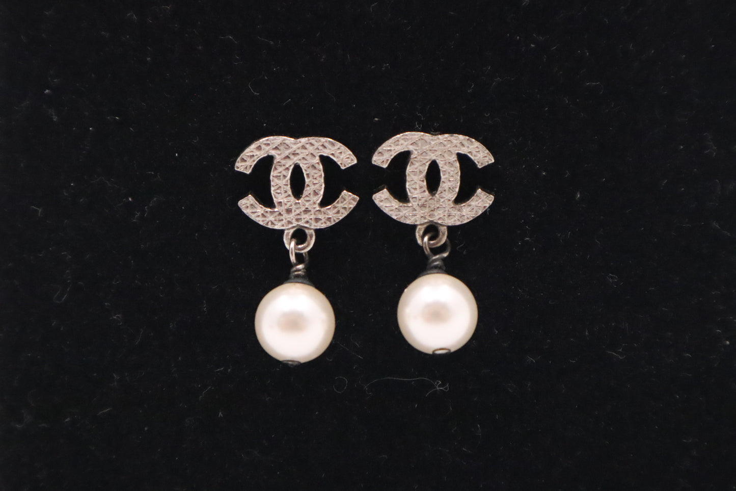 Chanel Earrings CC with Pearl