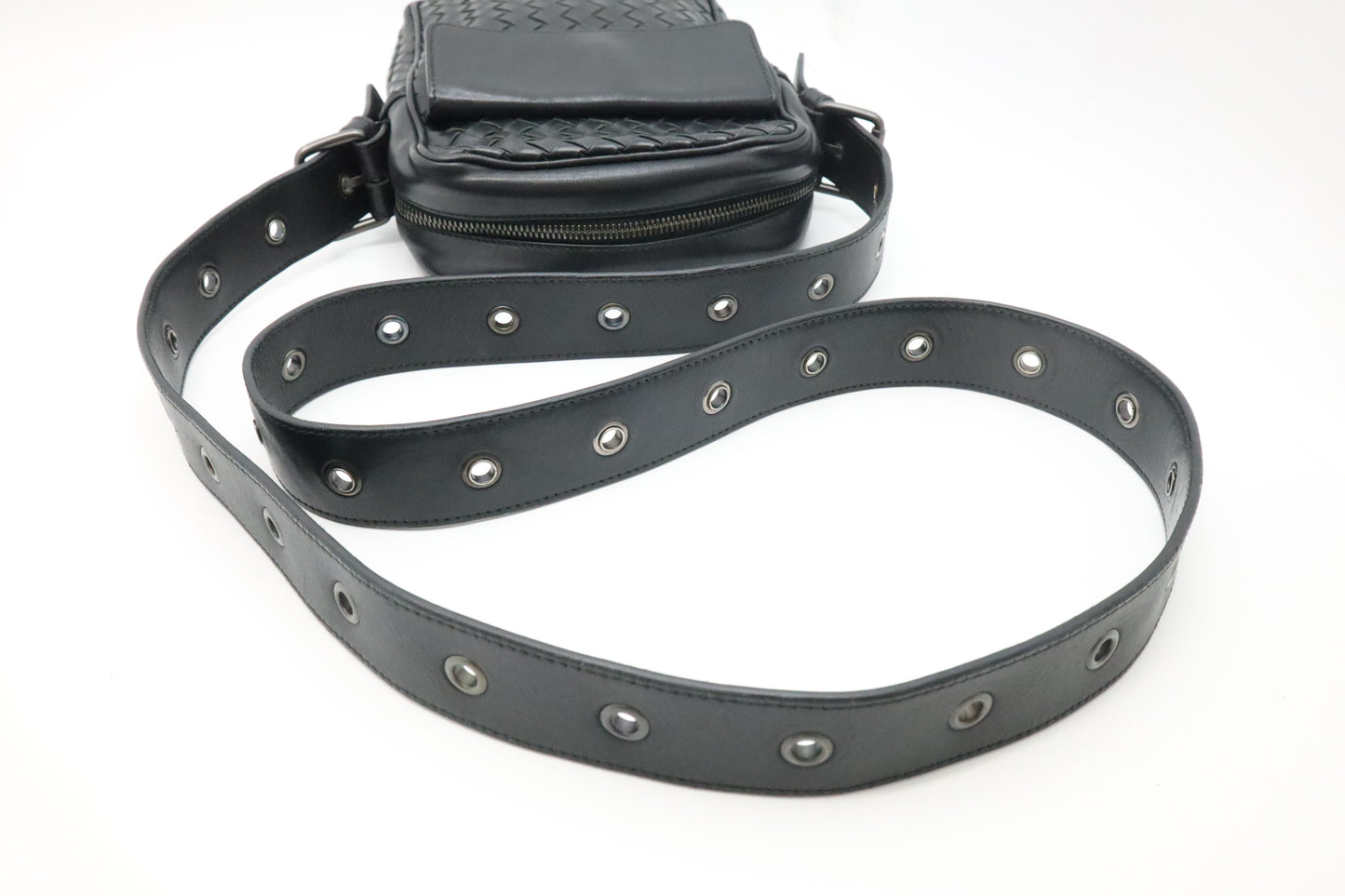 Bottega Veneta Shoulder Bag in Black Intrecciato Leather