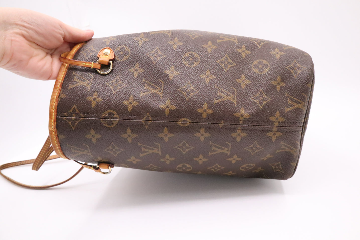 Louis Vuitton Neverfull MM in Monogram Canvas