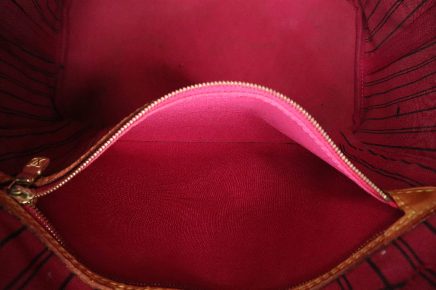 Louis Vuitton Neverfull MM in Monogram Canvas
