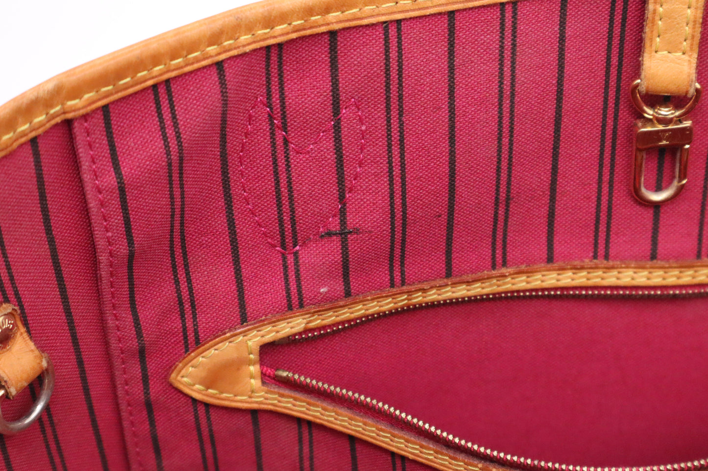 Louis Vuitton Neverfull MM in Monogram Canvas