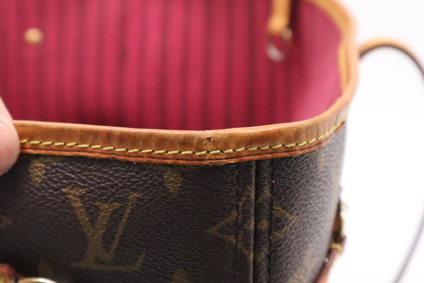 Louis Vuitton Neverfull MM in Monogram Canvas