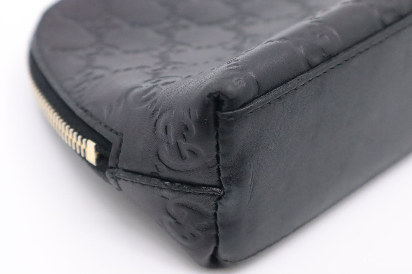 Gucci Pouch in Black Guccissima Leather