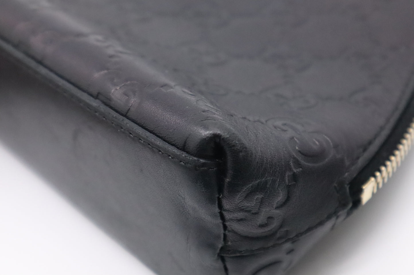 Gucci Pouch in Black Guccissima Leather