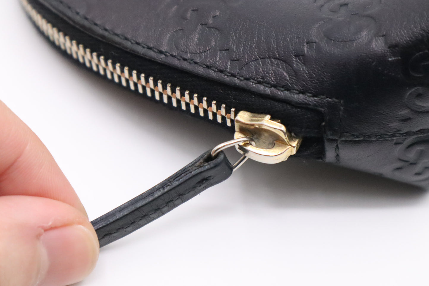 Gucci Pouch in Black Guccissima Leather