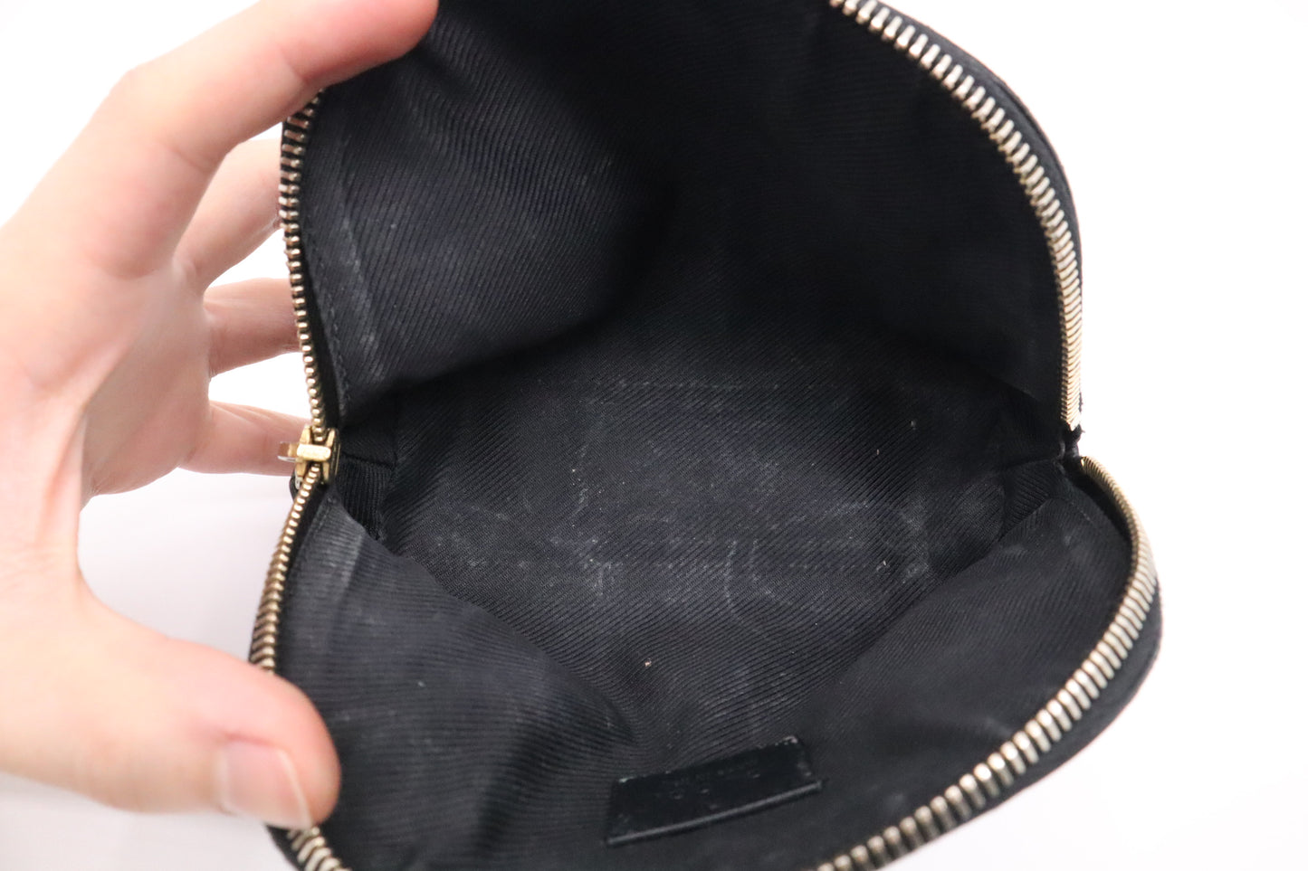 Gucci Pouch in Black Guccissima Leather