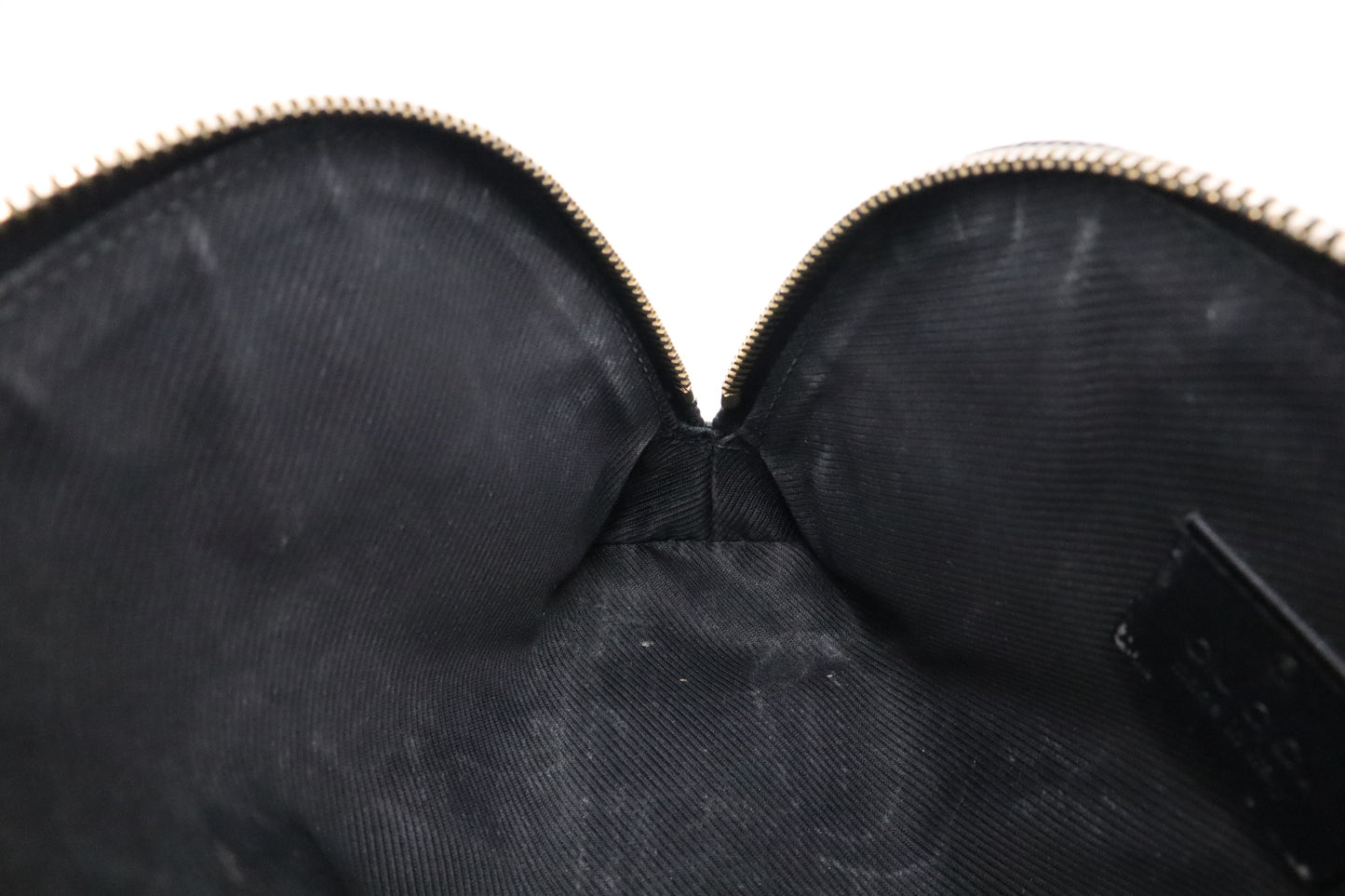 Gucci Pouch in Black Guccissima Leather