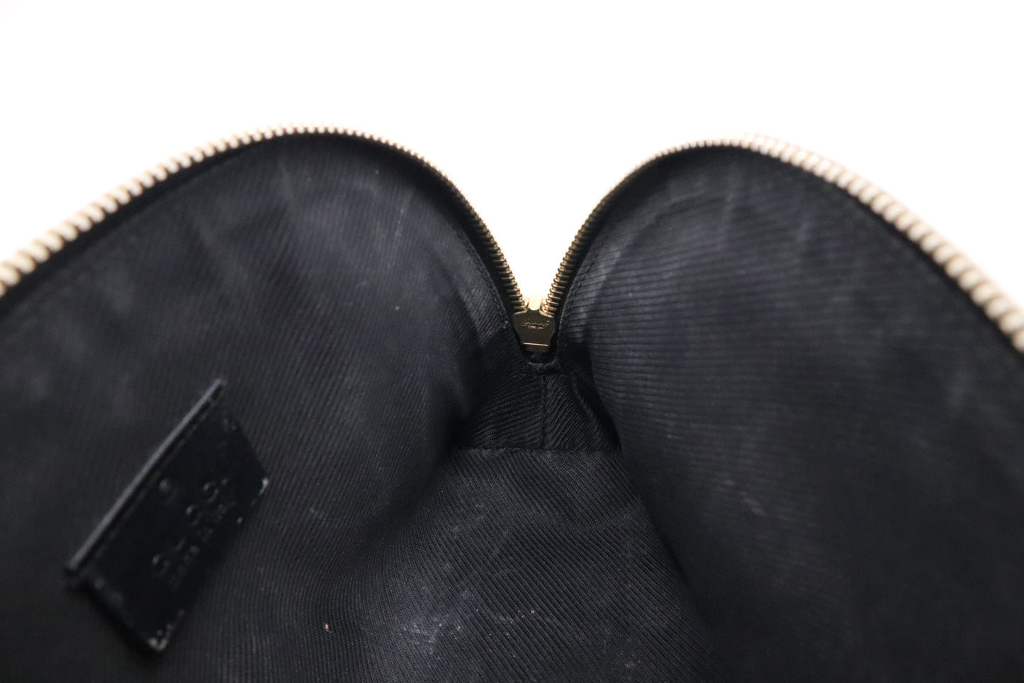 Gucci Pouch in Black Guccissima Leather
