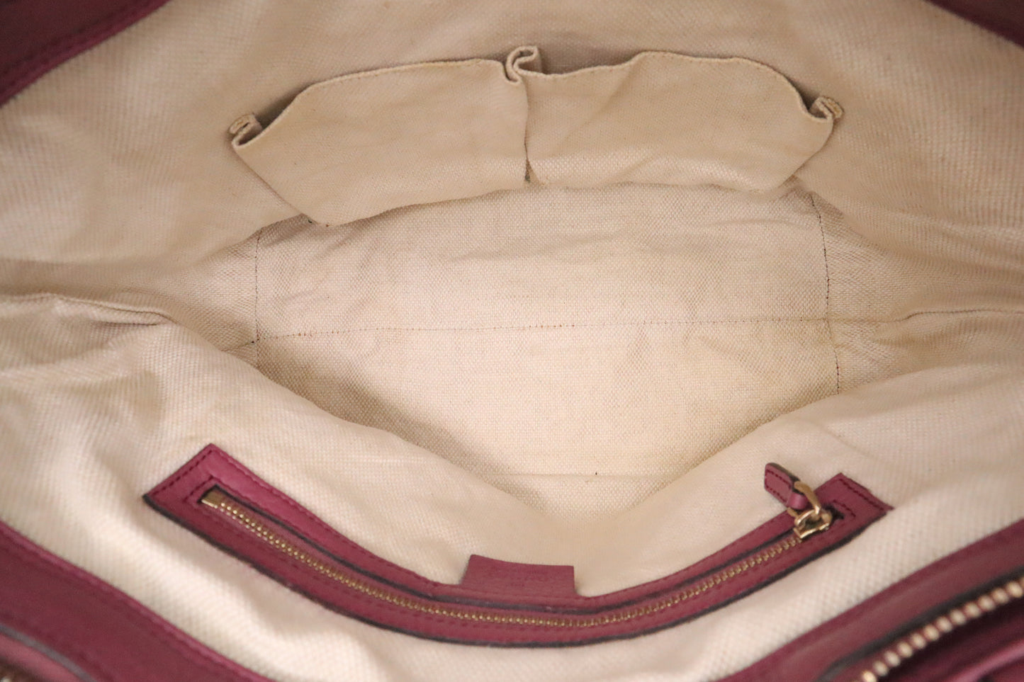 Gucci Soho Handbag in Purple Leather
