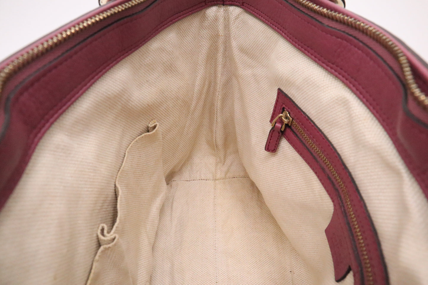 Gucci Soho Handbag in Purple Leather