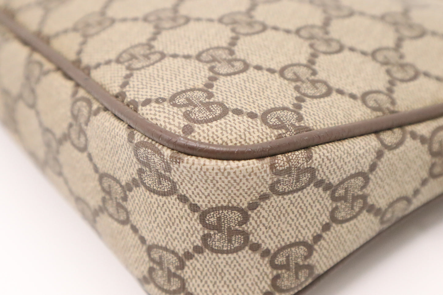 Gucci Shoulder Bag in GG Supreme Canvas