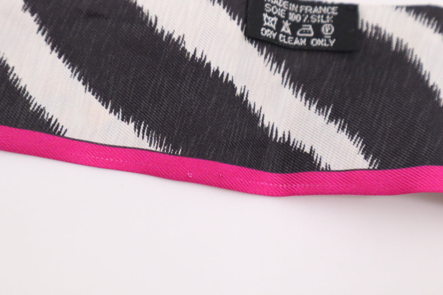 Hermes 'Pelages et Camouflage' Twilly in Fuchsia and White Silk