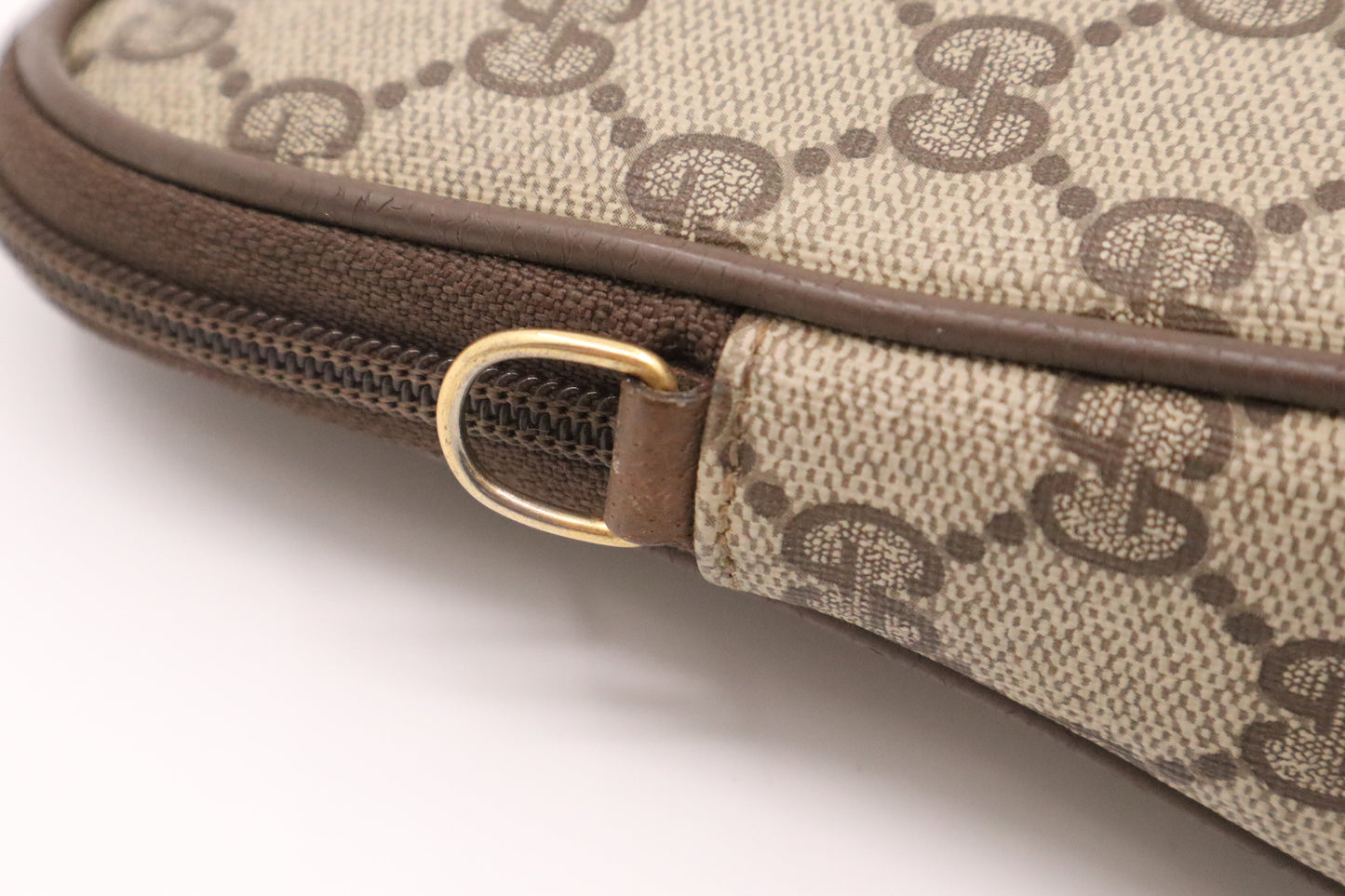 Gucci Shoulder Bag in GG Supreme Canvas