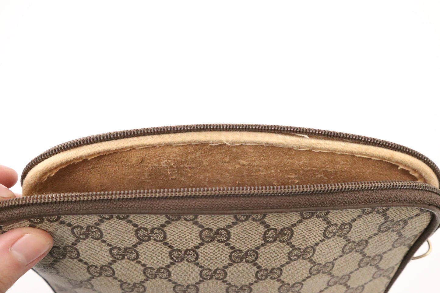 Gucci Shoulder Bag in GG Supreme Canvas