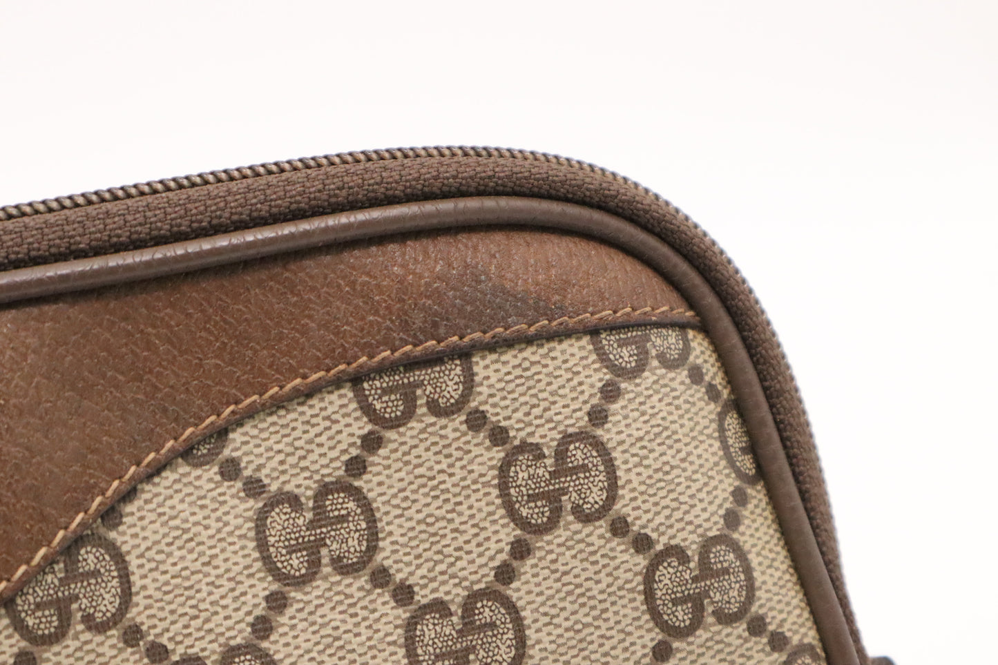 Gucci Shoulder Bag in GG Supreme Canvas
