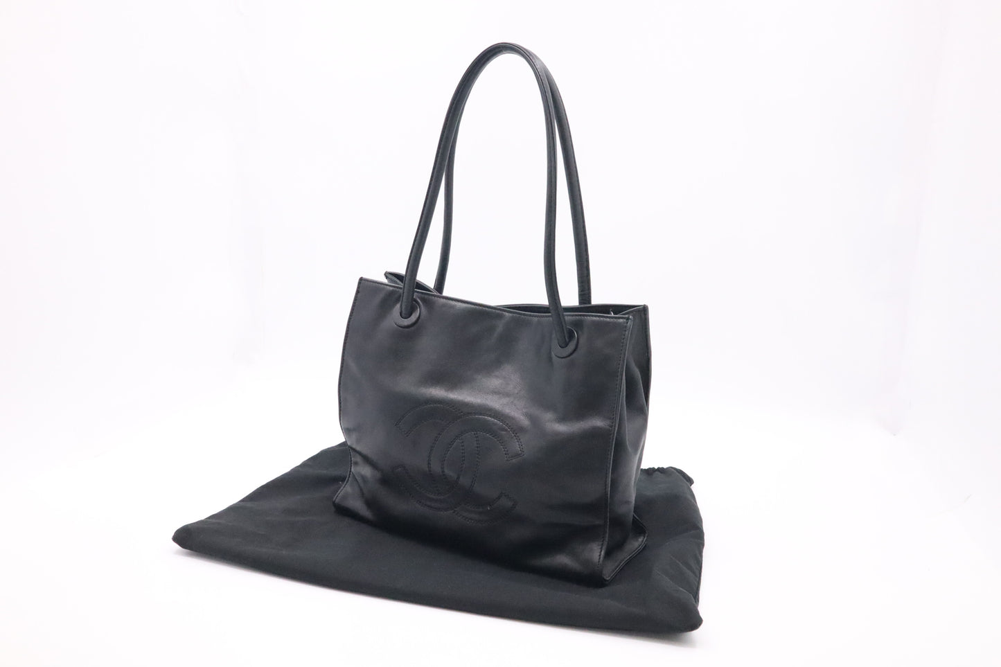 Chanel Tote in Black Leather