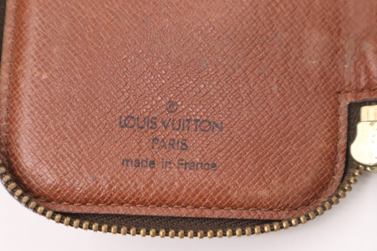 Louis Vuitton Zip Around 6 Key Holder Case in Monogram Canvas