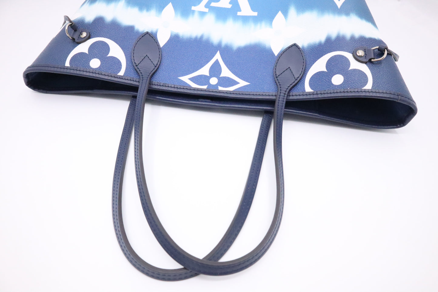 Neverfull MM in Blue Escale Monogram Canvas