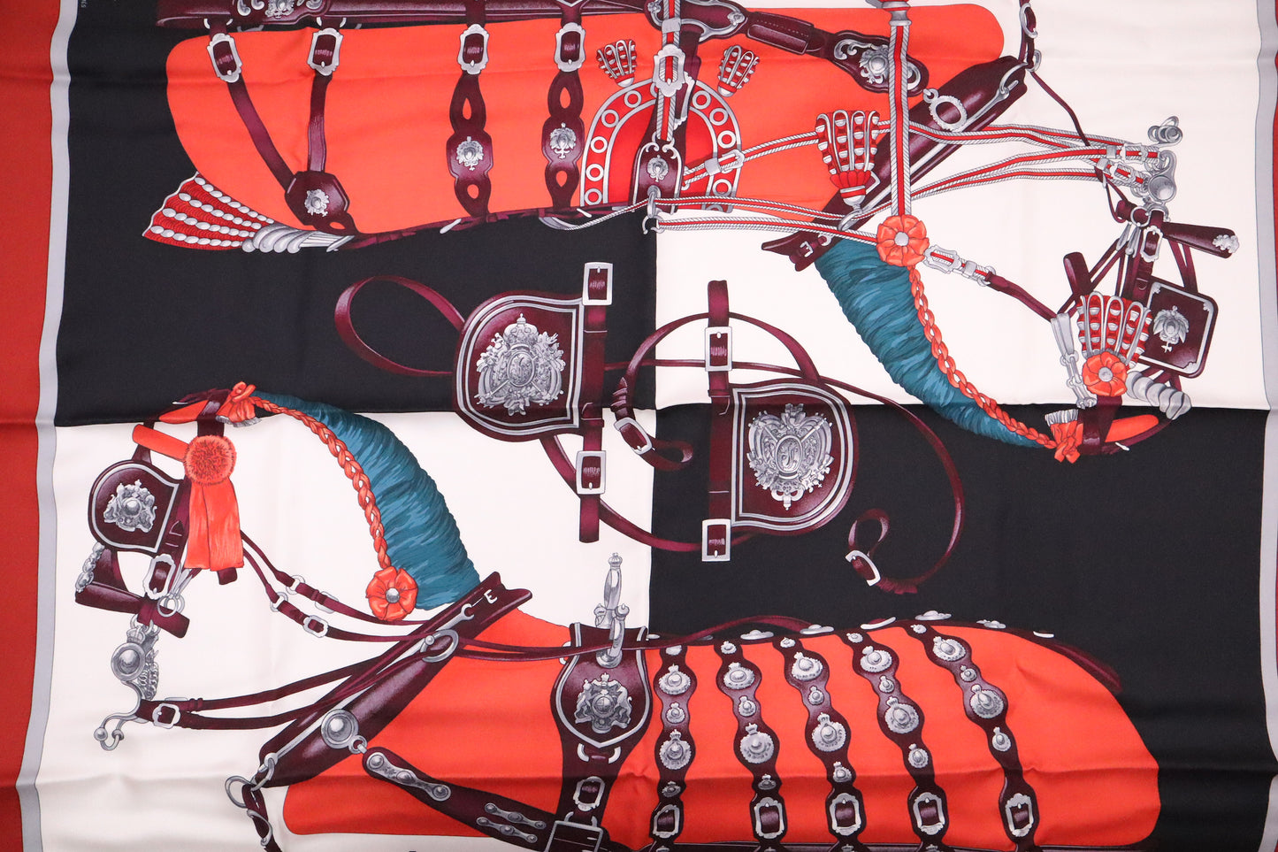 Hermes Harnais De Cour Carre 90 in Silk