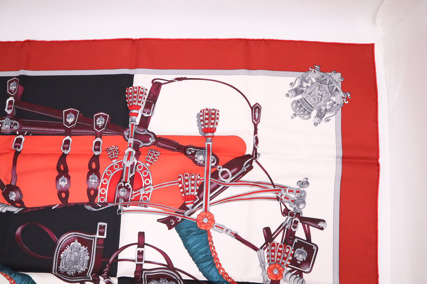 Hermes Harnais De Cour Carre 90 in Silk