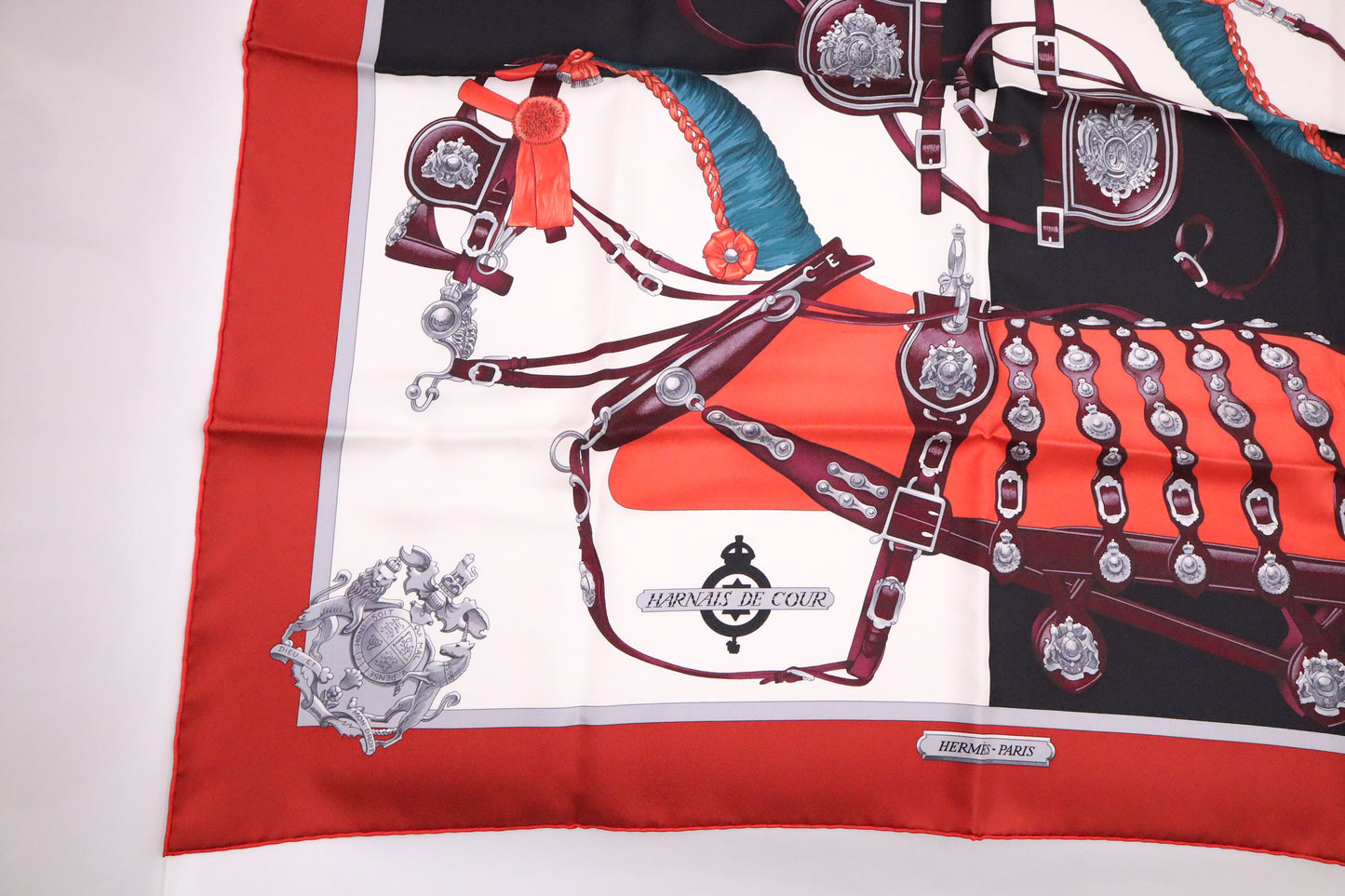 Hermes Harnais De Cour Carre 90 in Silk