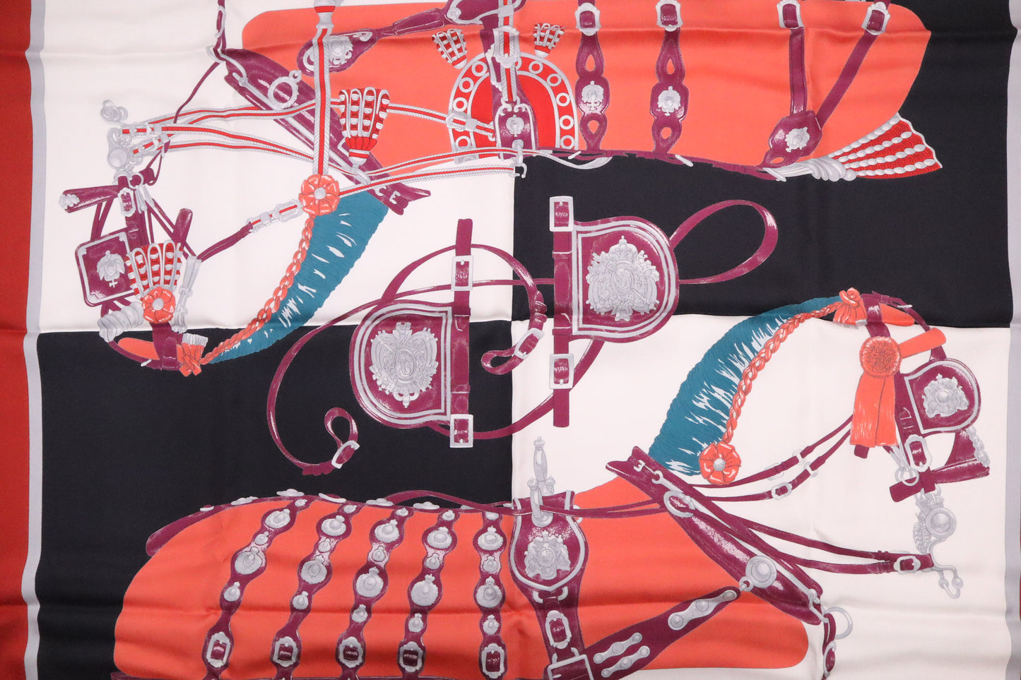 Hermes Harnais De Cour Carre 90 in Silk