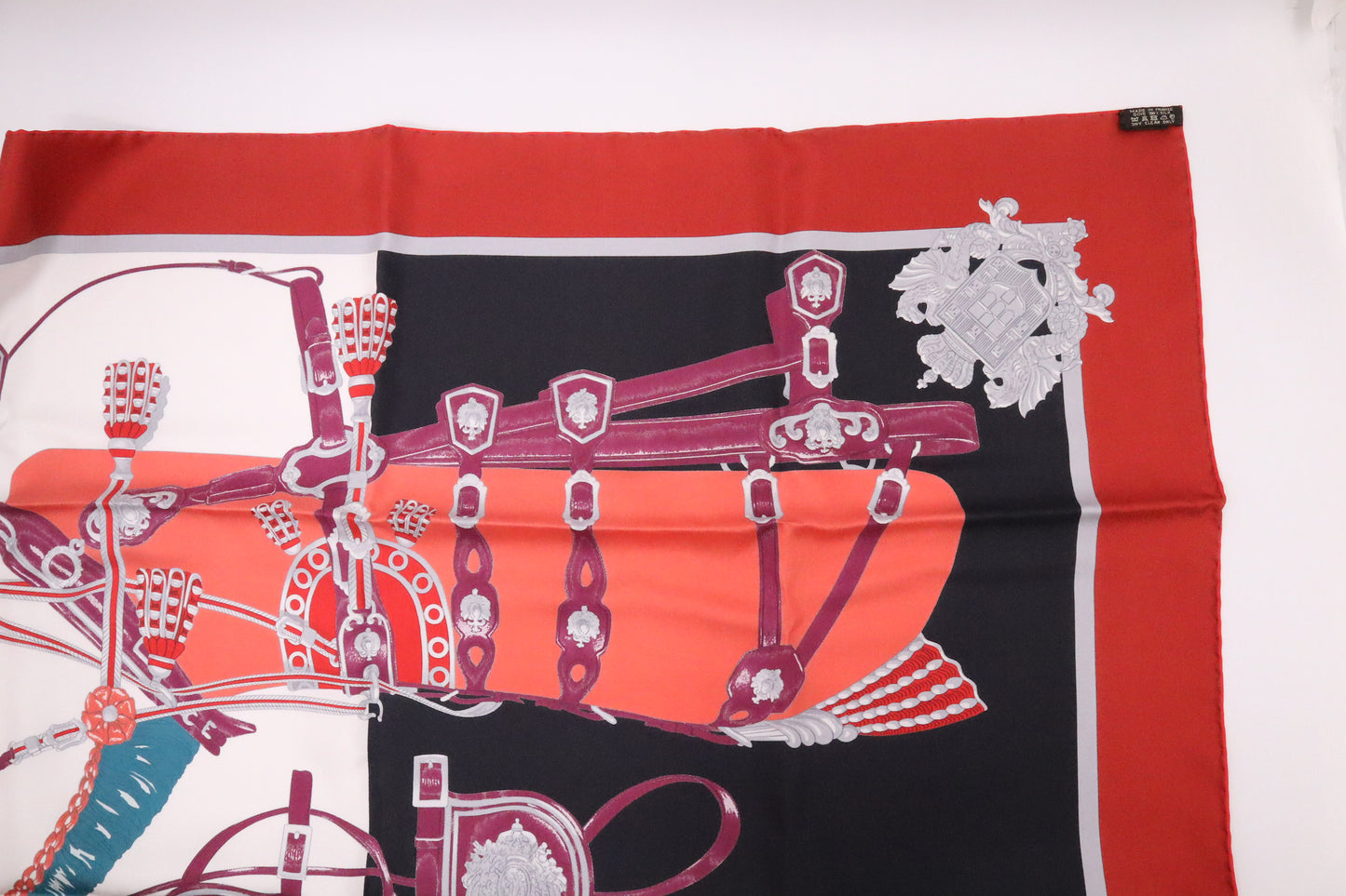 Hermes Harnais De Cour Carre 90 in Silk