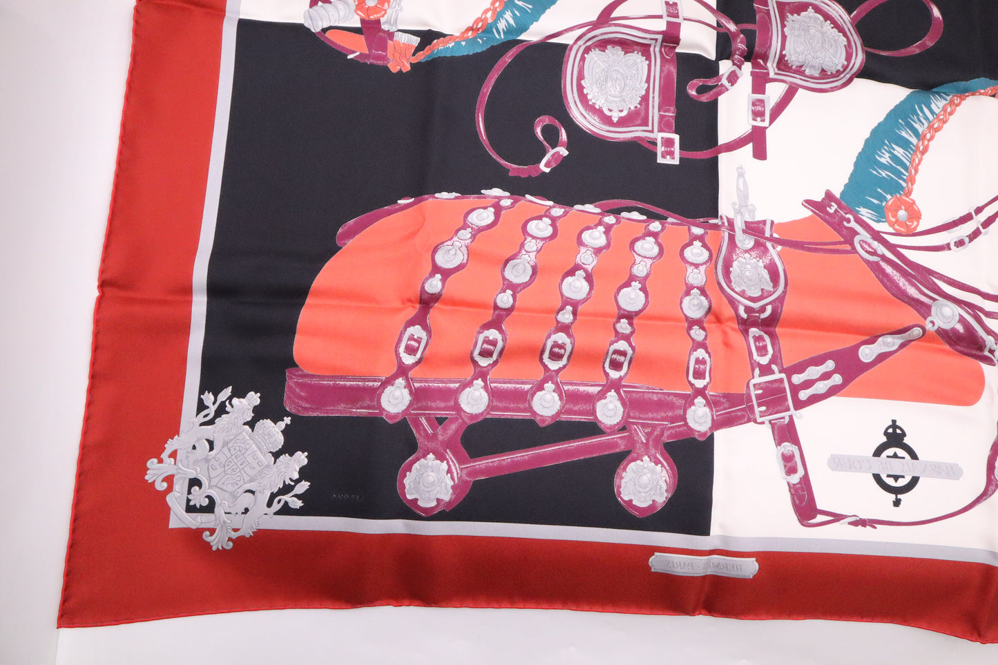 Hermes Harnais De Cour Carre 90 in Silk