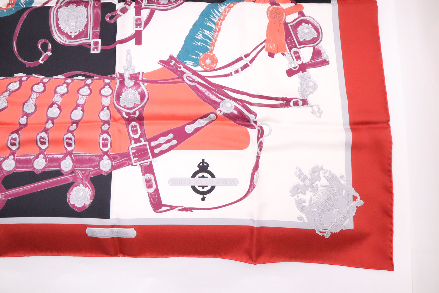 Hermes Harnais De Cour Carre 90 in Silk