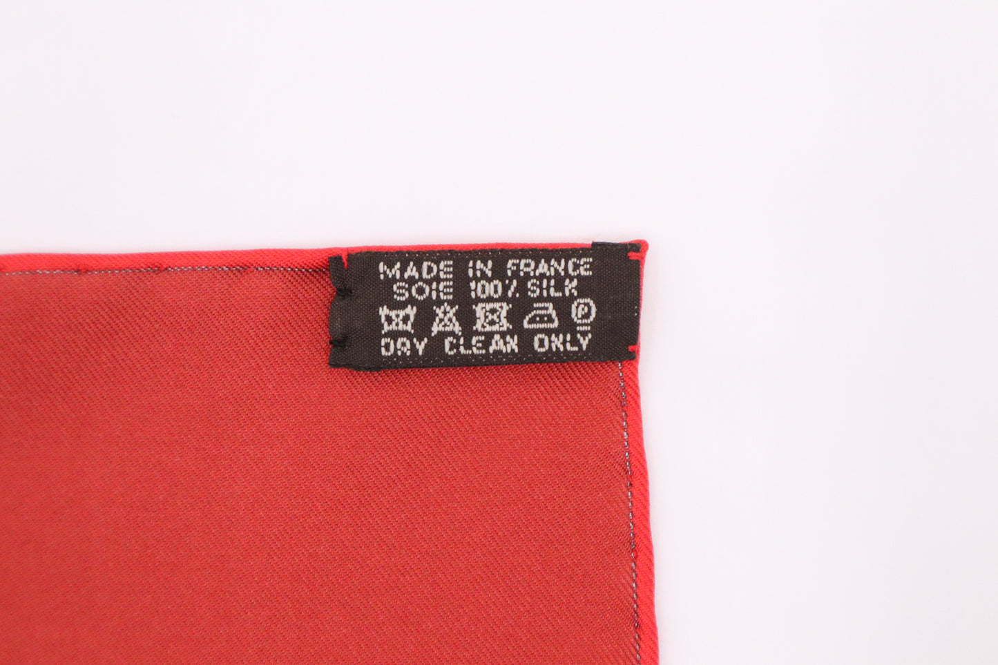 Hermes Harnais De Cour Carre 90 in Silk