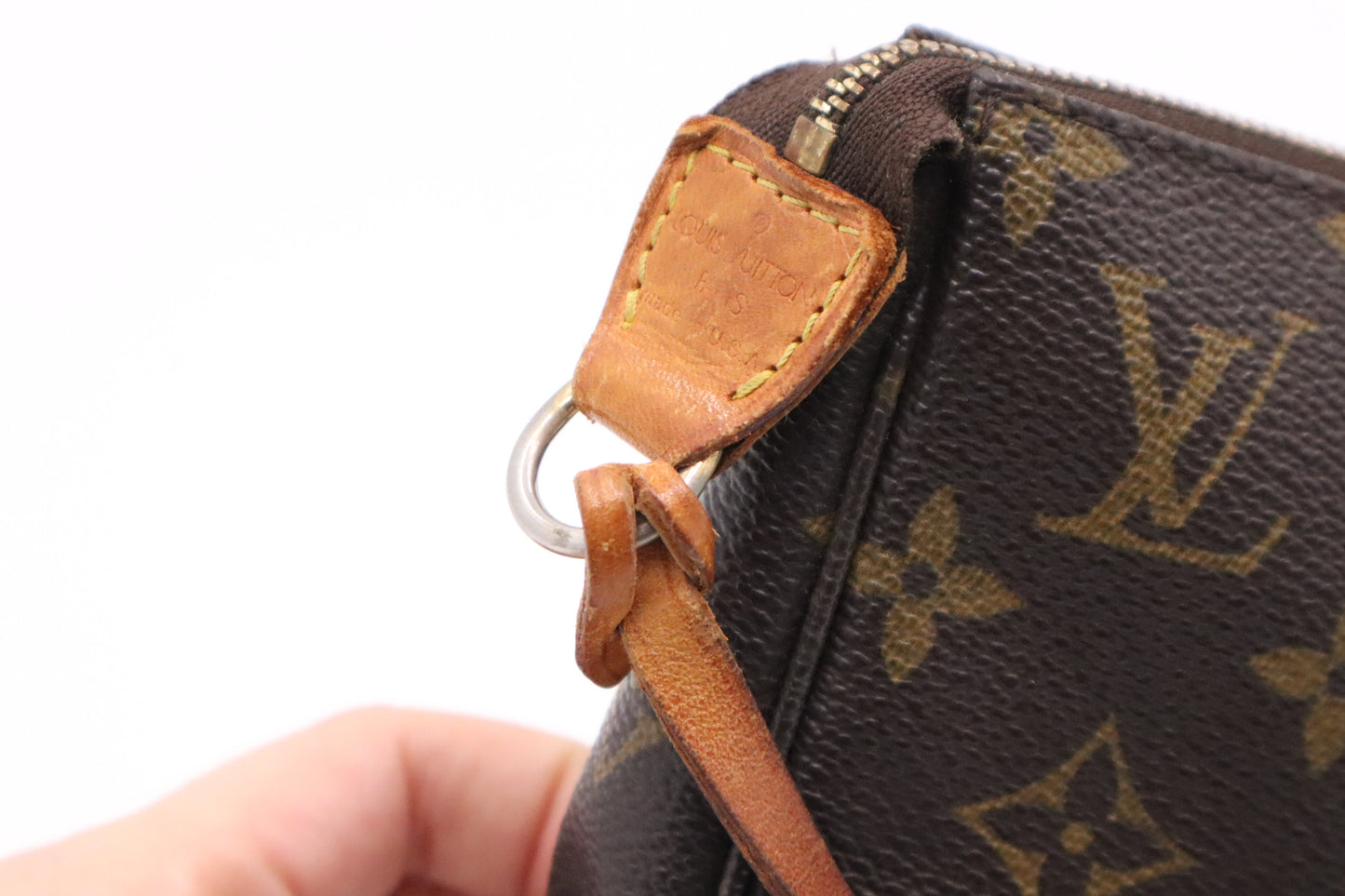 Louis Vuitton Pochette Accessoires in Monogram Canvas
