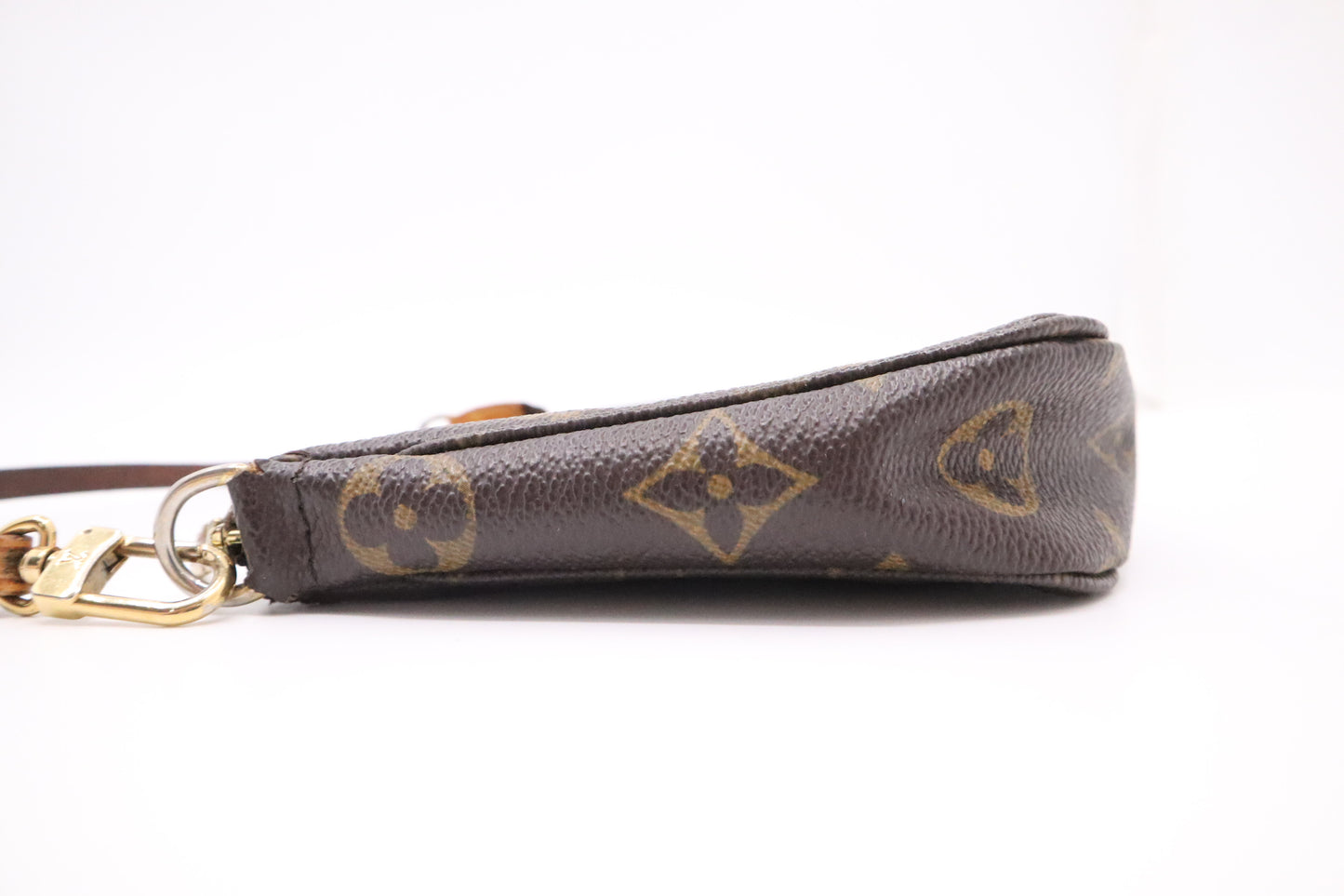 Louis Vuitton Pochette Accessoires in Monogram Canvas