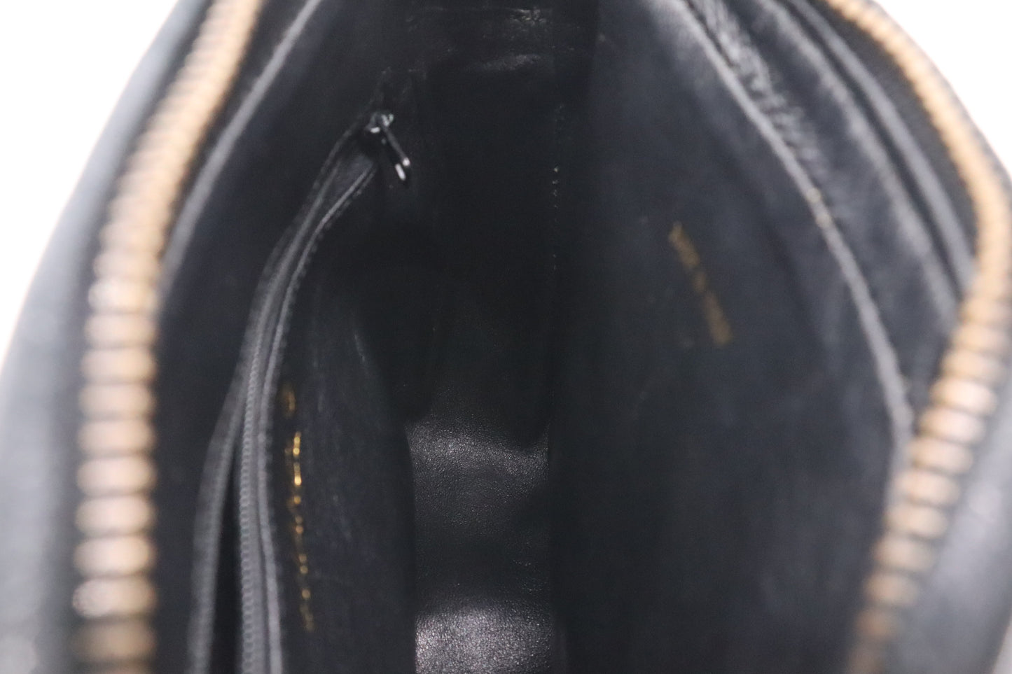 Chanel Shoulder Bag in Black Patent Leather