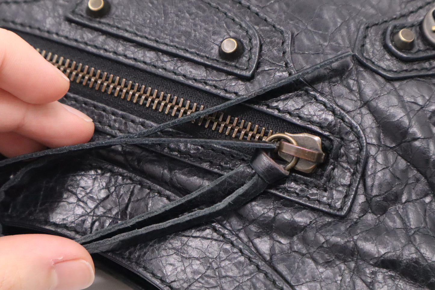 Balenciaga Le Cagole Shoulder Bag in Black Leather