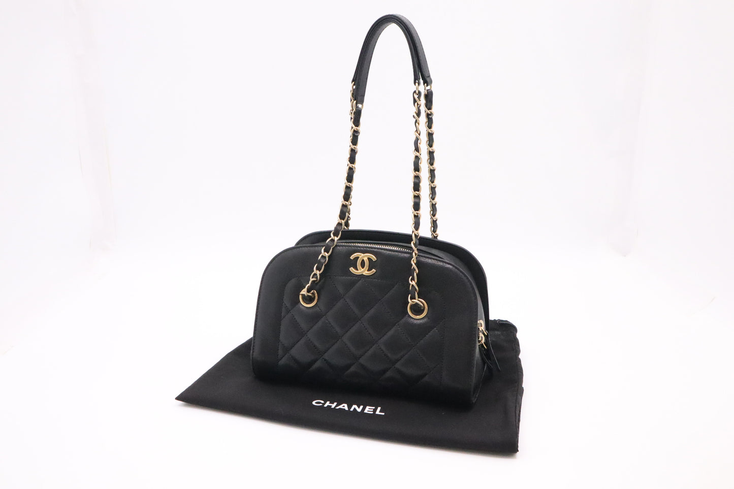 Chanel Shoulder Bag in Black Leather